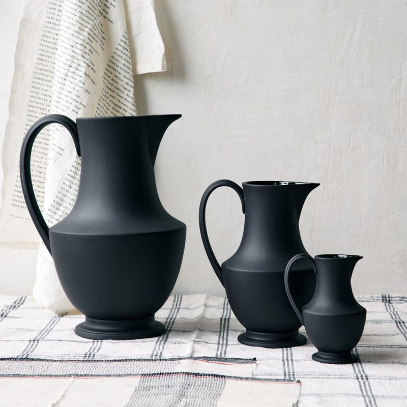 artisan pitcher black