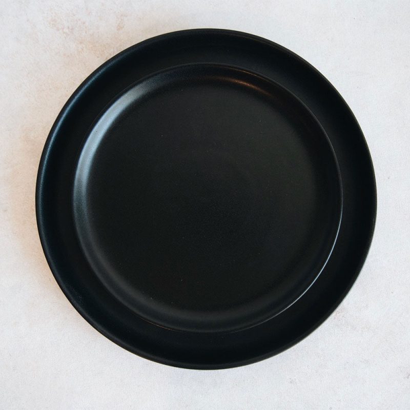 black ceramic plate4