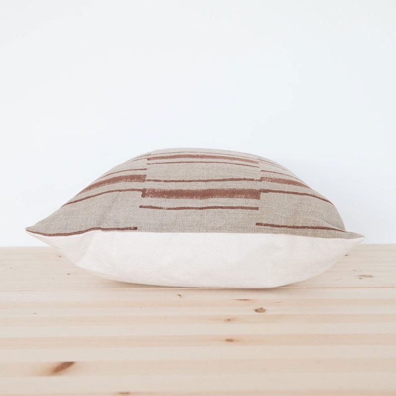 bloack printed pillow 00927 1