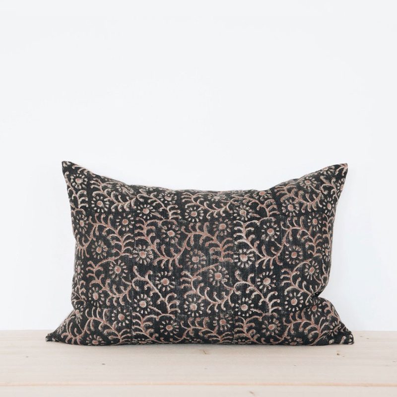 bloack printed pillow 00928