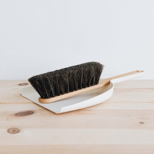 hand broom and pan white1