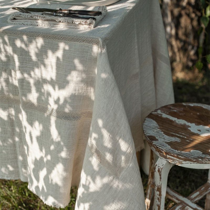 lace hem tablecloth1