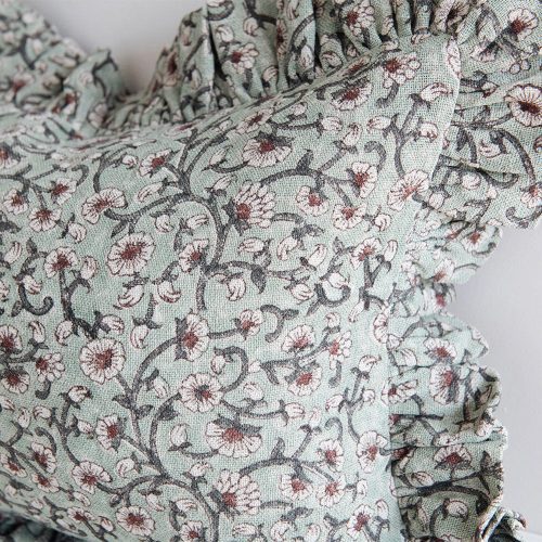 linen ruffle pillow floral1