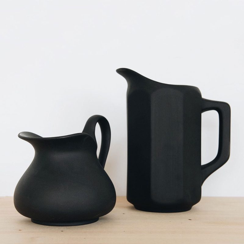 pitcher black2