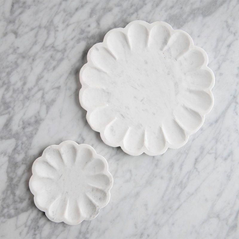 scalloped marble tray1 aafec25e 75f0 45a5 bab4 68c5cca3639f