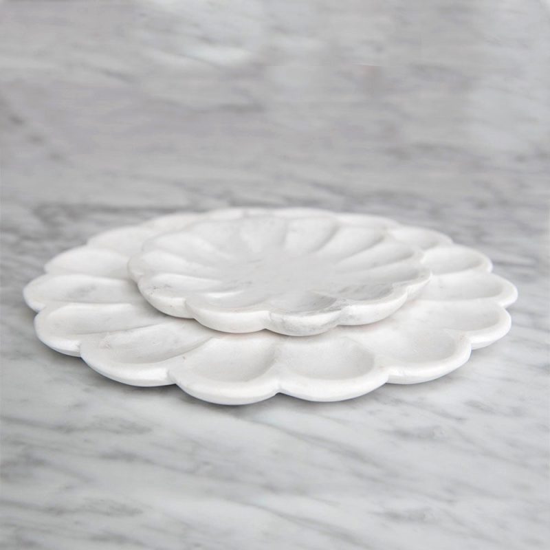 scalloped marble tray3 5c5142c3 5623 421d 9bc2 0d5a06114e60