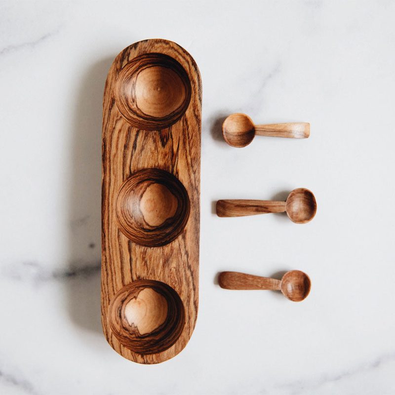 wooden spice bowl with spoons2