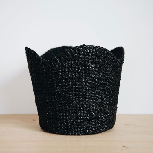 woven scalloped basket black